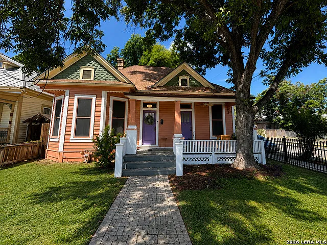 121 Daniel St