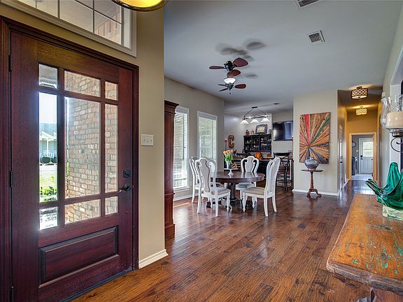 5th image of 1079 Country Club Rd