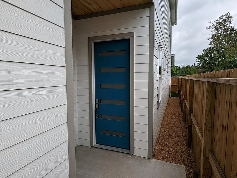 4915 Fisk St — Photo 3