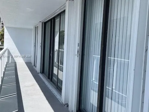 20515 E Country Club Dr, Aventura, FL