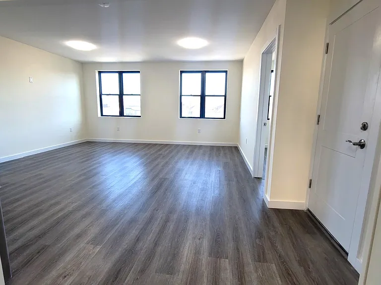 140 Amherst St #1 — Photo 4