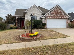 2721 Elfen Gln, Van Buren, AR 72956