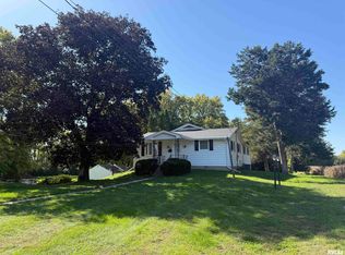 1007 Spring Bay Rd, East Peoria, IL 61611