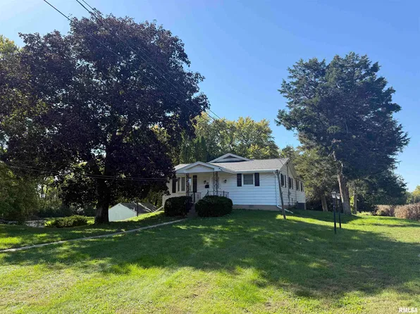 1007 Spring Bay Rd, East Peoria, IL 61611