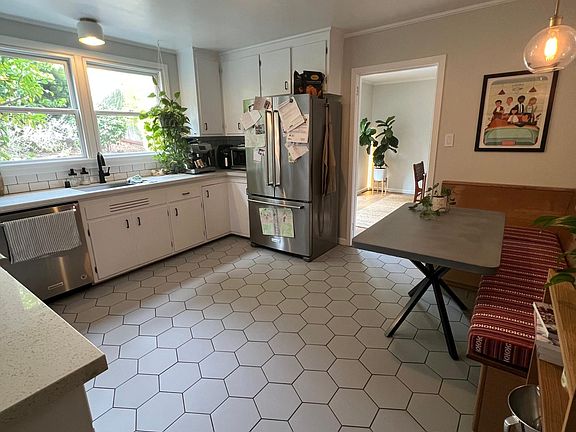 4th image of 15 Fortuna Ave