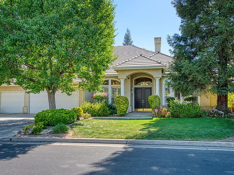 10234 N Rowell Ave — Photo 3