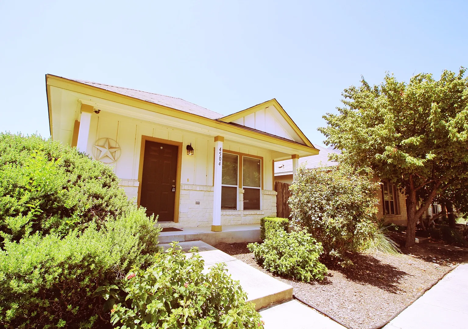 2 bedroom 1 bath adorable home — Photo 2