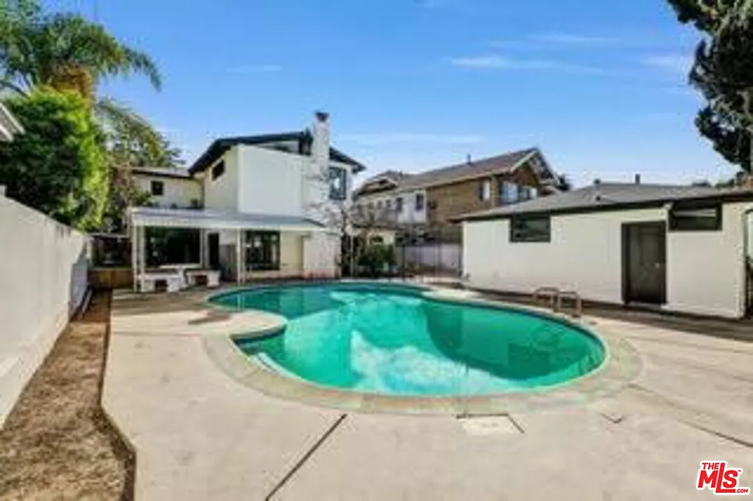 3 bed, 5.0 bath, 4000 sqft, $9,000 — Photo 3