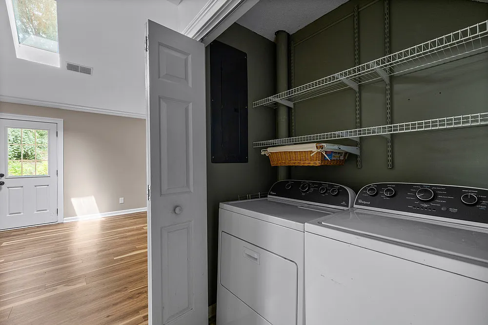 253 Jackson St — Photo 3