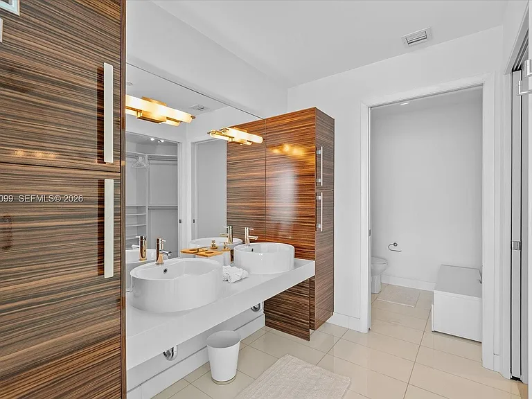 2020 N Bayshore Dr #605 — Photo 12