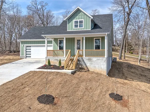 2 Foshee Ln, Bella Vista, AR 72715