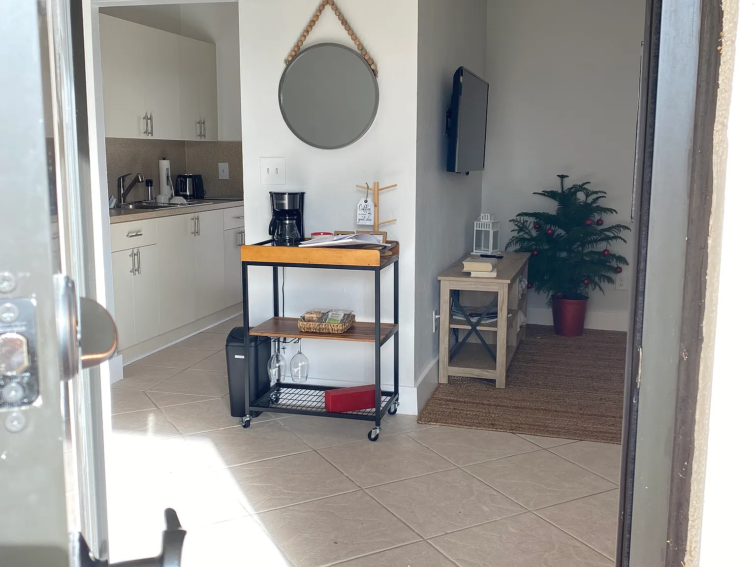 2 bed, 850 sqft, $2,450 — Photo 2