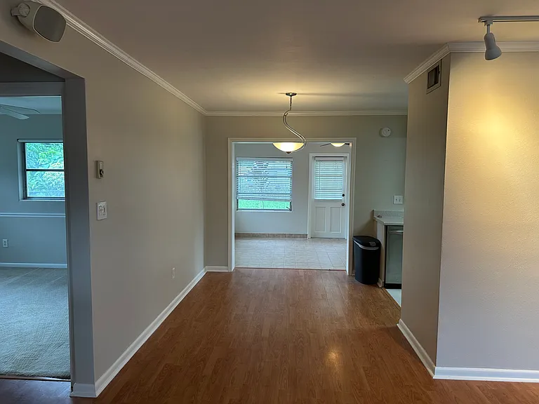 1720 Grove Dr — Photo 10