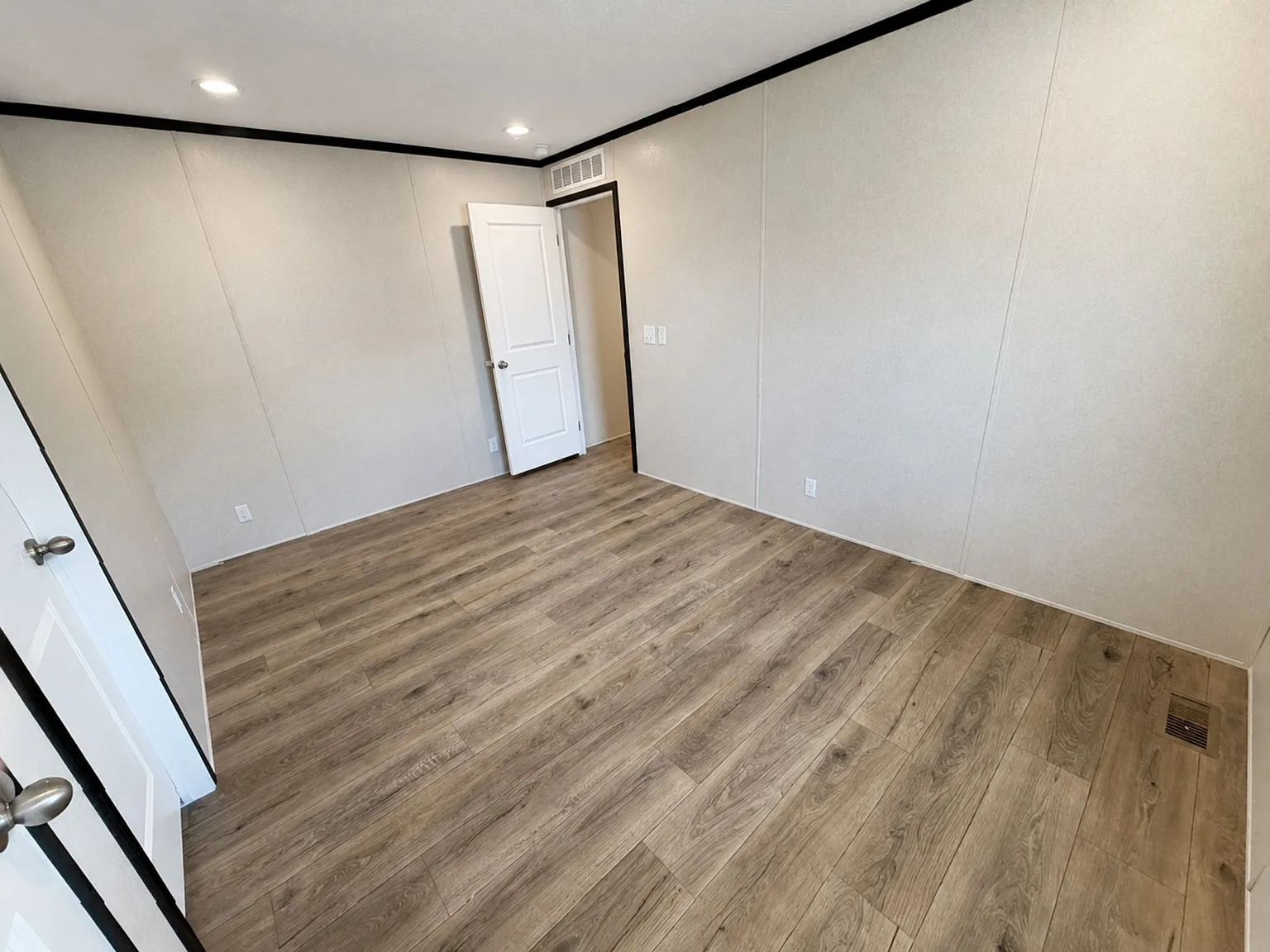 Convienent And Comfort Living! — Photo 4