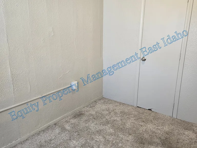 815 E Clark St #3 — Photo 4