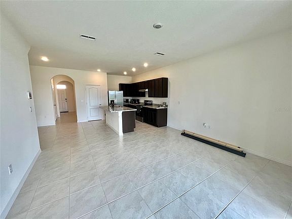 5th image of 1045 Blue Jay Dr
