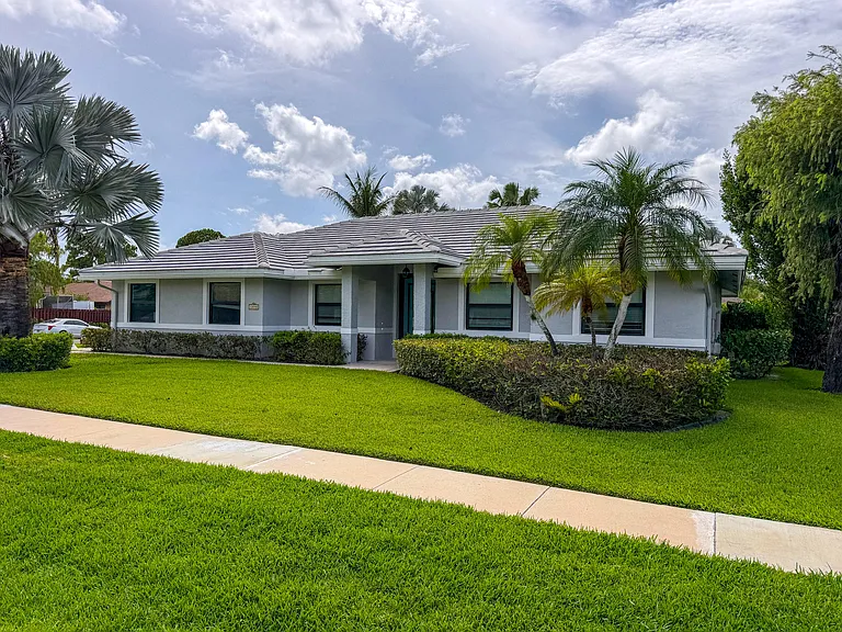 13590 Callington Dr — Photo 2
