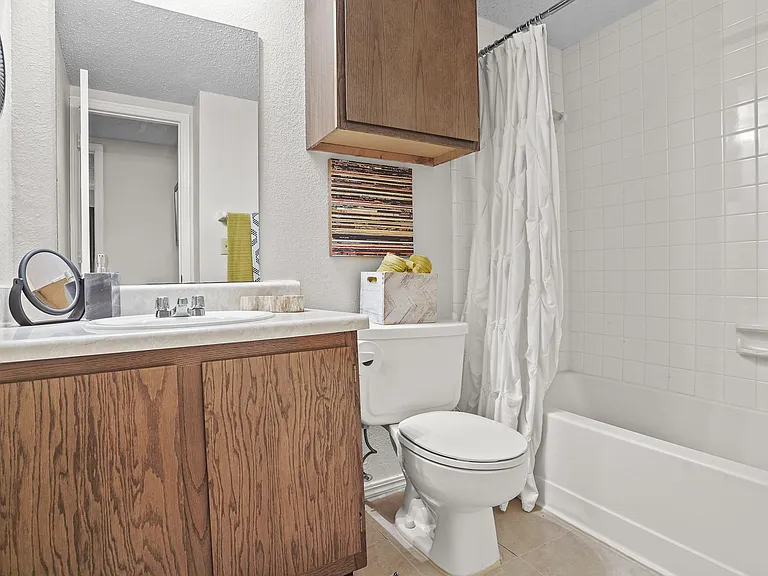 Raintree Apartments — Photo 32