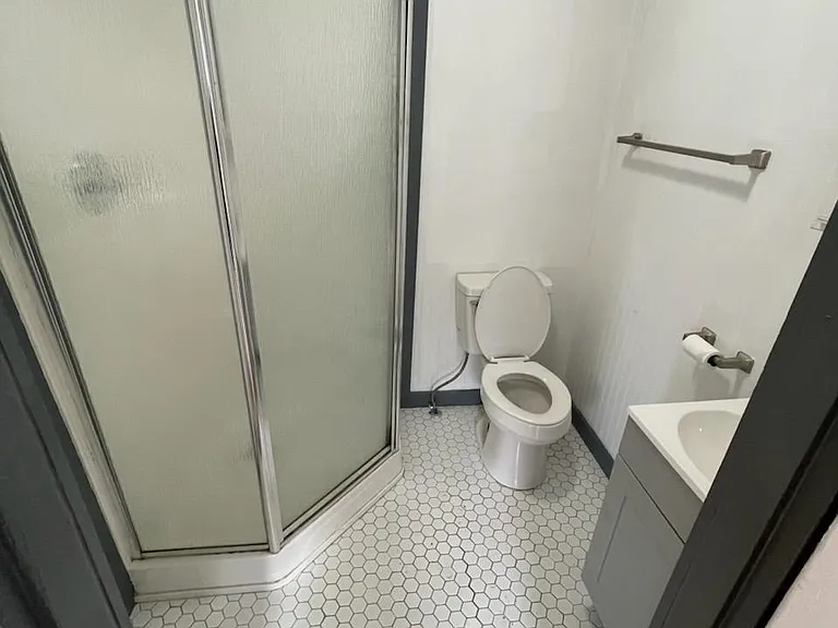 43 Broad St #2 — Photo 4