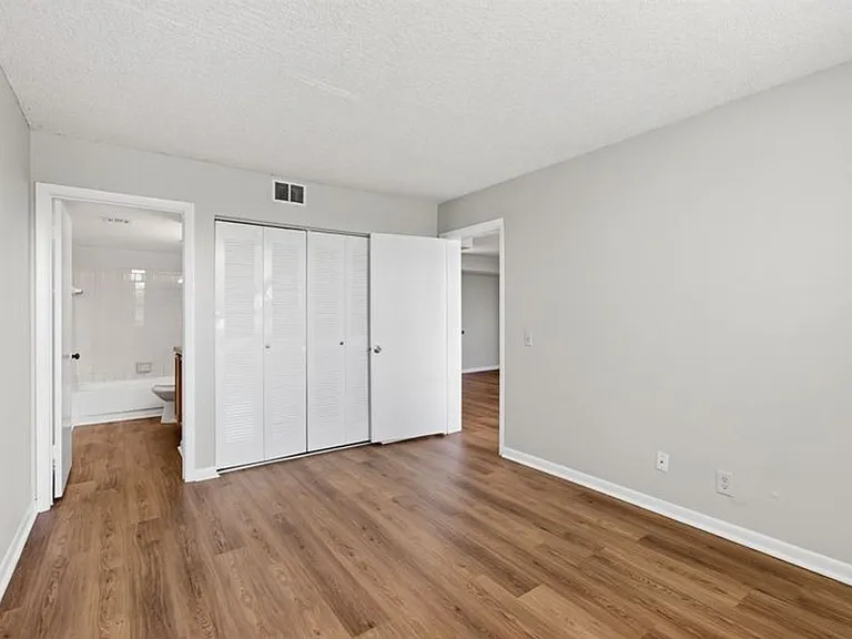 760 Executive Center Dr #32-12-32 — Photo 8