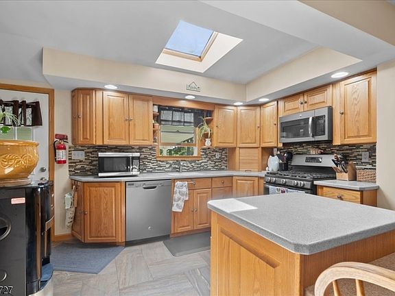 3rd image of 7 Halsey Ave