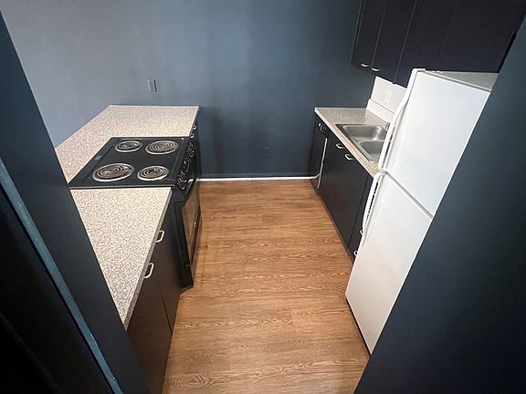 3rd image of 907 Geyer Ave #A