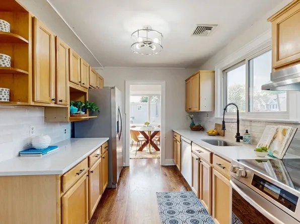 10 Ridgedale Ave W, East Hanover, NJ 07936