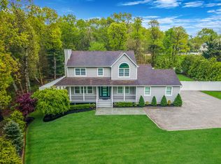 56 N Woods Rd, Calverton, NY 11933