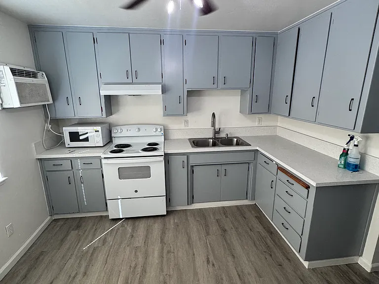 814 2nd St #2 — Photo 3