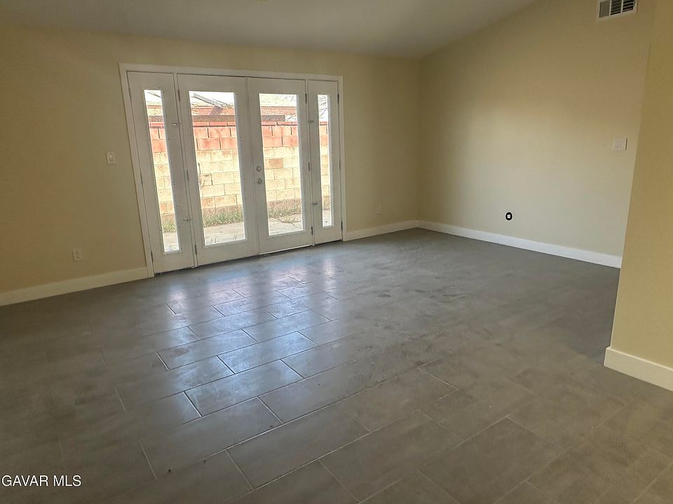 2nd image of 44655 4th St E