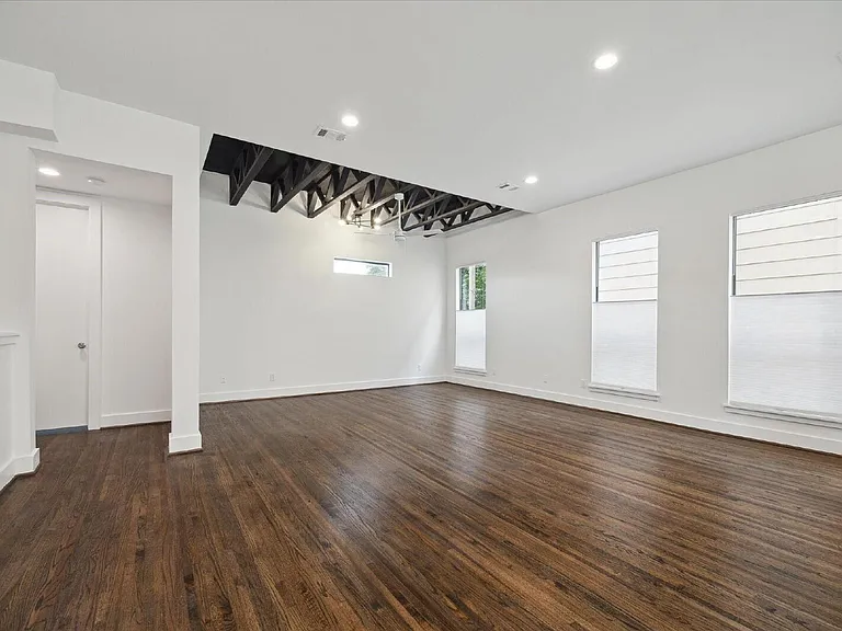 1105 W 21st St #B — Photo 5