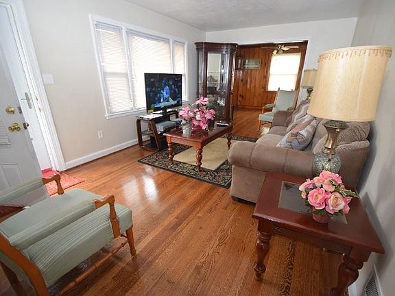 5th image of 2735 Meadowview Dr NW