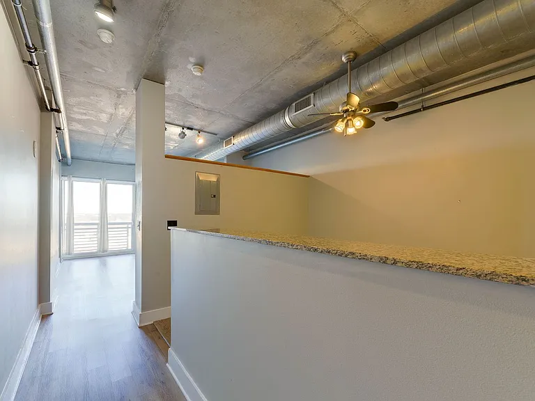 505 E 6th St #815 — Photo 4