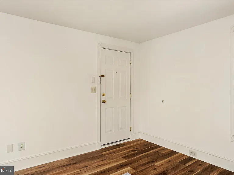 347 Nassau St #B — Photo 5
