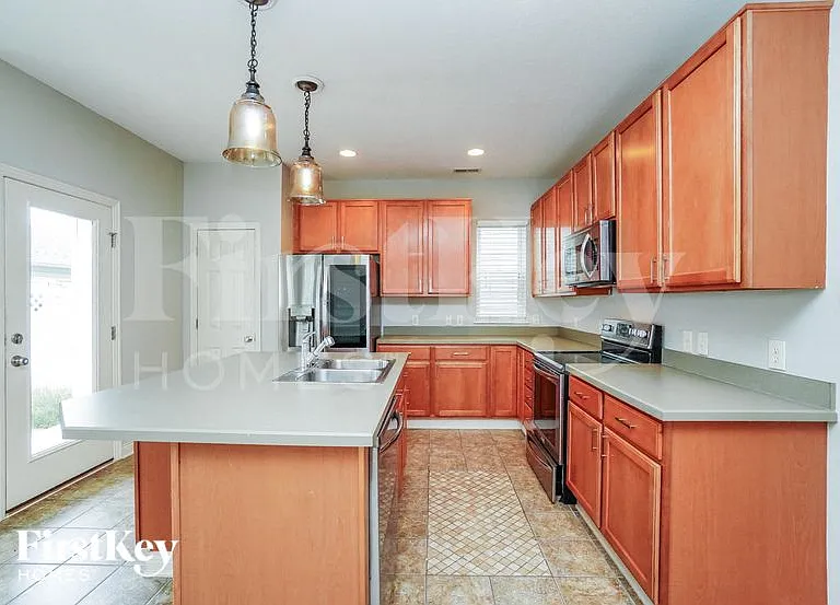 5620 Cardin Blvd — Photo 5