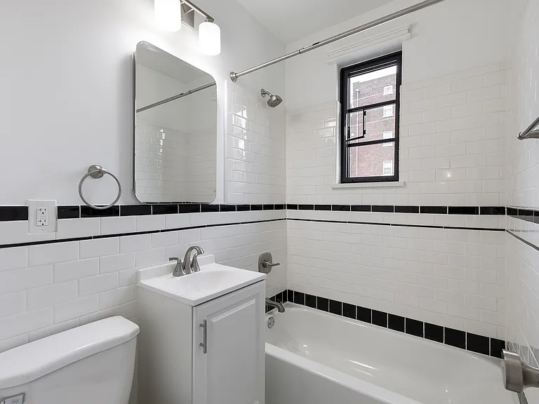 Marleigh Apartments — Photo 37