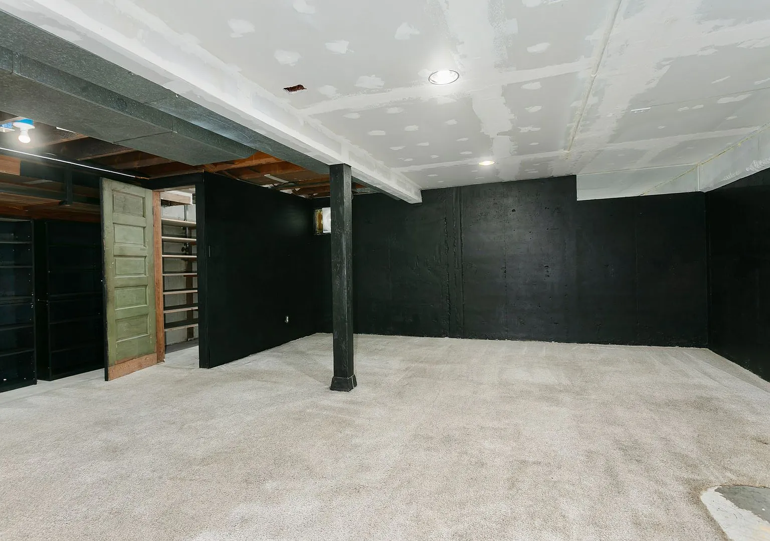 3 Bed 2 Bathroom with yard in Lakewood! — Photo 2
