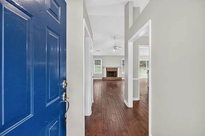 390 Silverthorn Dr NW — Photo 2