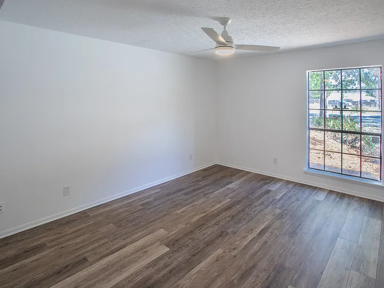12825 Stillwood Dr — Photo 10