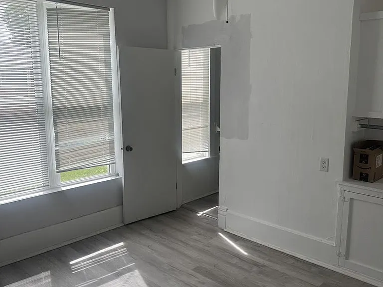 6801 Lexington Avenue — Photo 9