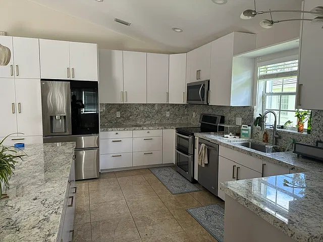 4 bed, 2.5 bath, 2656 sqft, $5,600 — Photo 4
