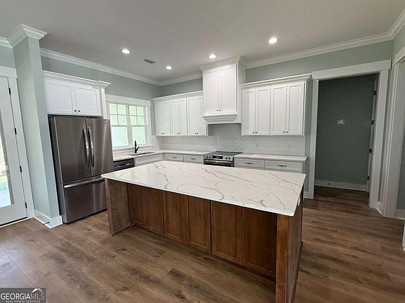 3rd image of 143 Roxanne Way