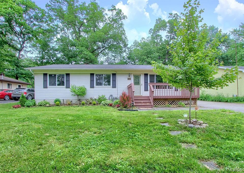 6289 Edgewater Dr, Brighton, MI 48116 Zillow