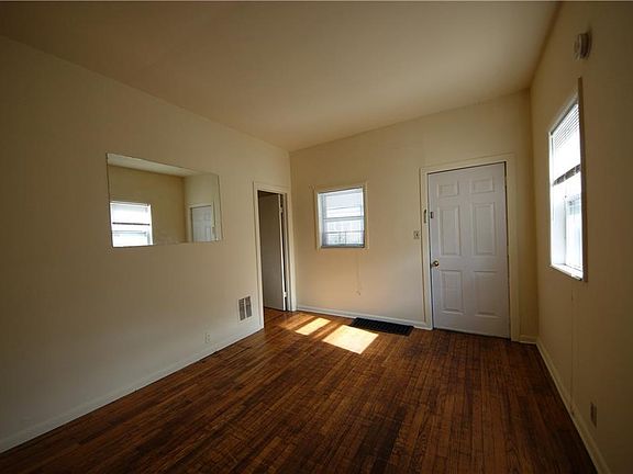 5th image of 121 Delong Ave
