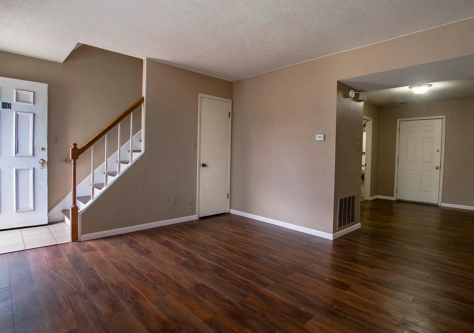 2 bed, 1.5 bath, 11232 sqft, $800 — Photo 3