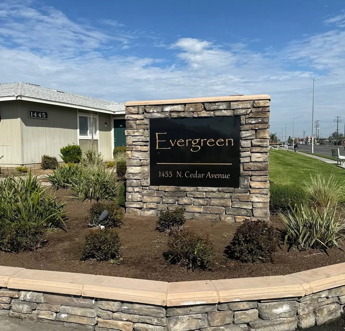 Evergreen apartments — Photo 1