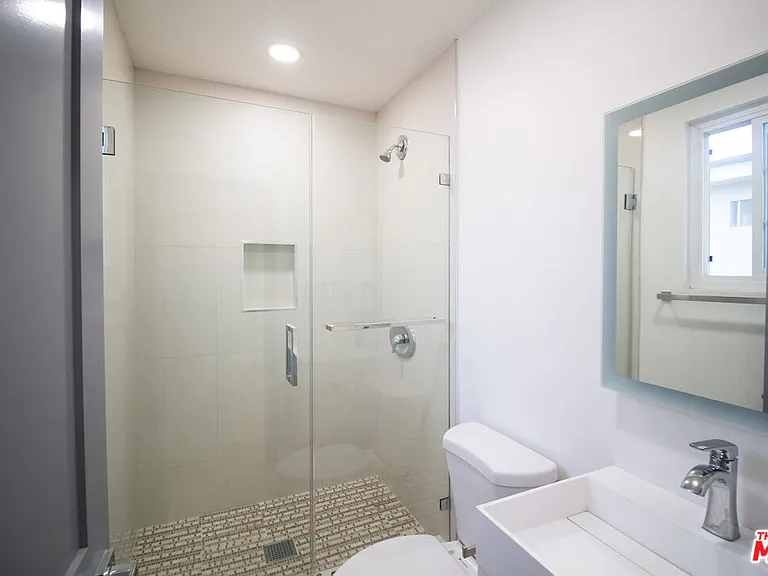 835 S Sherbourne Dr #9 — Photo 8