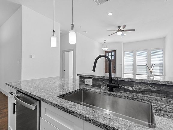 5th image of 6059 Rivendell Dr