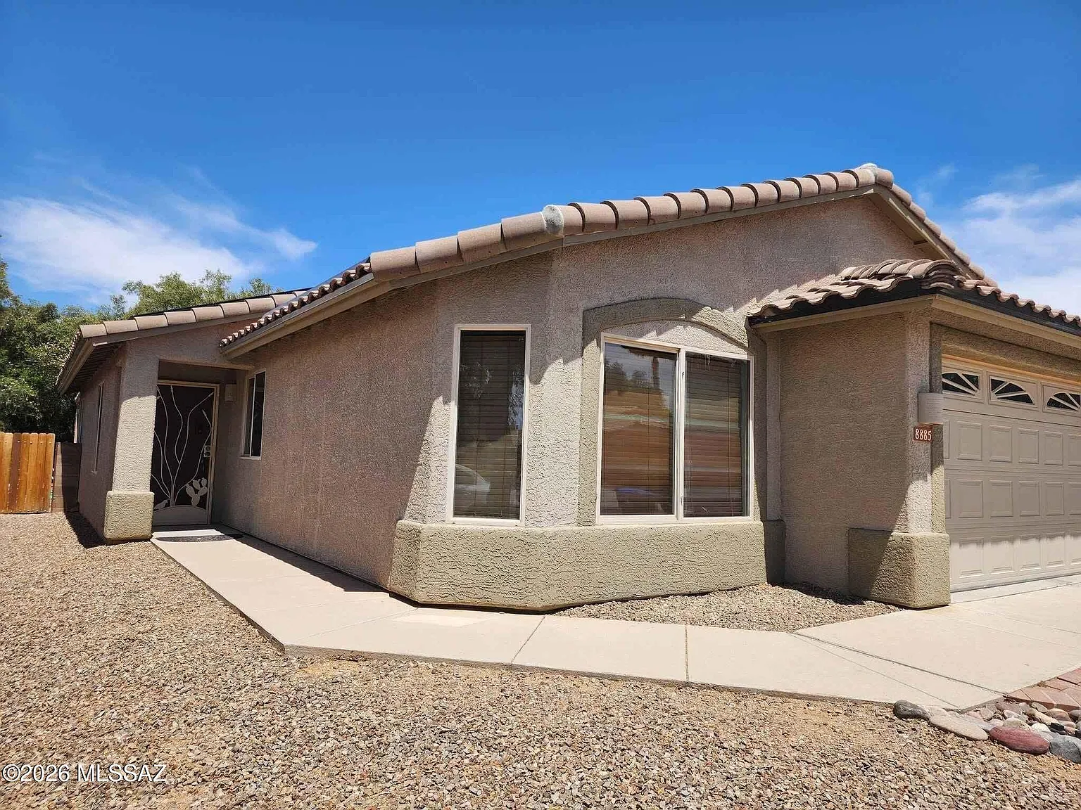 3 bed, 2.0 bath, 1332 sqft, $2,200 — Photo 2