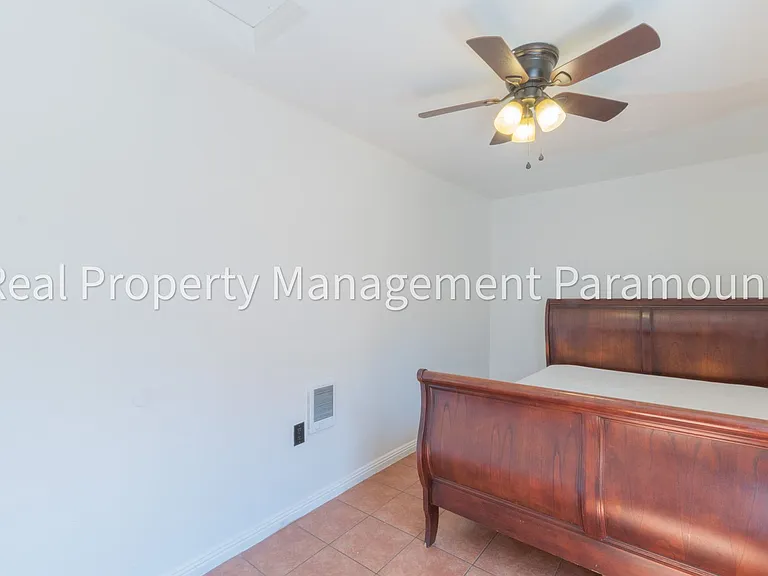 1362 E 61st Street — Photo 29